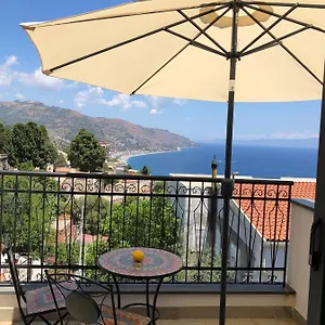 casa-carlotta-taormina.taorminaitalyhotels.com/